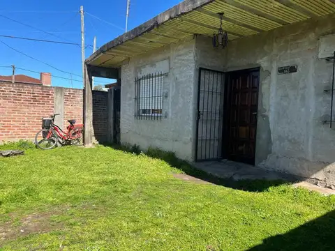 Casa 4 ambientes con 1 baño