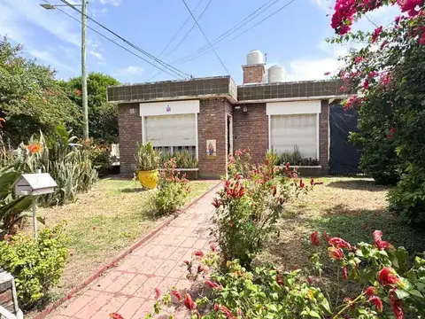 VENTA CASA SAN VICENTE 2 DORM CON DEPTO