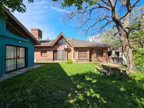 Casa 6 ambientes con 2 baños
