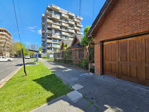 ALQUILER CASA 6 AMBIENTES ITUZAINGO CENTRO 441M2