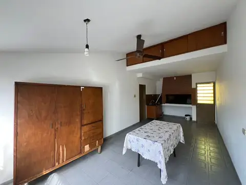 CASA EN VENTA BARRIO ALTO ALBERDI CON COCHERA- APTA CREDITO -  AMPLIA Y LUMINOSA-