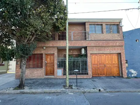 CASA EN VENTA B ALTO ALBERDI- 4 DORMITORIOS CCOCHERA
