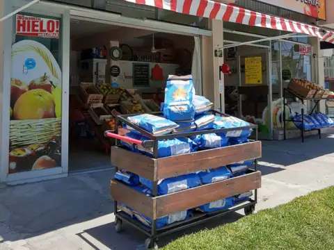 FONDO DE COMERCIO EN VENTA. PLENO CENTRO. VERDULERIA " LA NICOTERA"