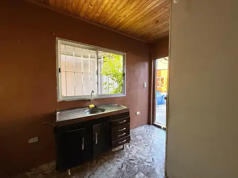 CASA + DEPTOS + LOCALES EN VENTA EN CLAYPOLE