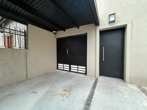 Casa en Alquiler con 1 cochera