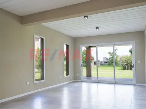 Casa 5 ambientes con 4 baños