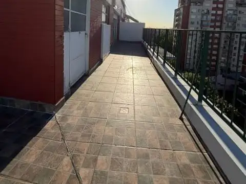 California 1600 , Piso 8