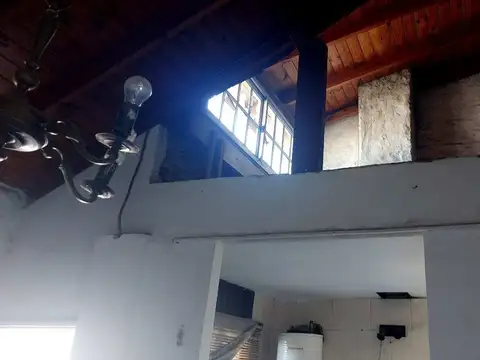 VENTA TERRENO CON CASA A RECICLAR  MERLO