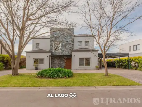 Casa a la laguna con 4 dormitorios en venta en Santa Teresa
