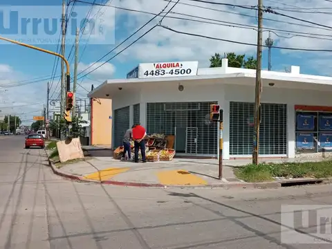 Local  esquina Moreno