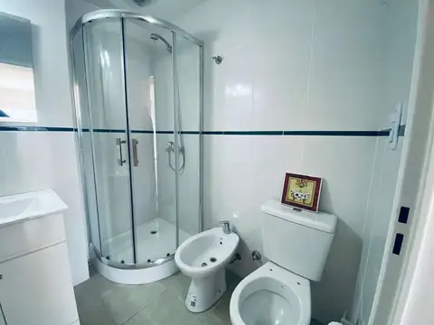 AMBIENTE AL FRENTE CON BALCON TERRAZA