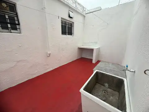 VENTA APTO 2 DORMITORIOS Y PATIO BUCEO CON RENTA