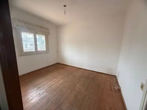 VENTA APTO 2 DORMITORIOS Y PATIO BUCEO CON RENTA