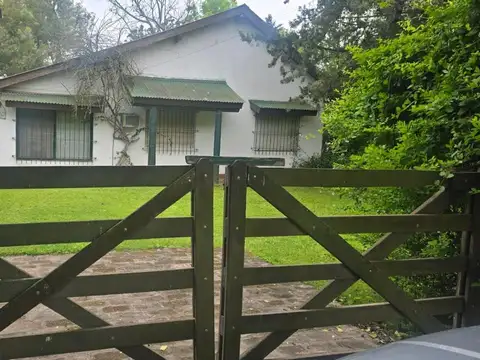 Casa 4 ambientes con 2 baños