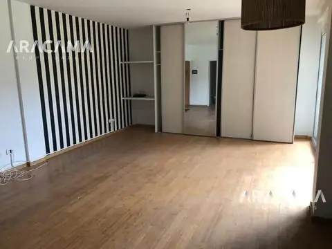 La Vieja Estacion , Piso 1