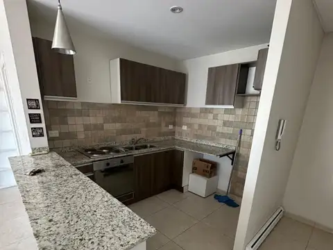 Excelente monoambiente al frente con balcón y cochera. Edificio con SUM, gimnasio, jacuzi y solarium