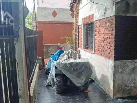CASA VENTA 5 AMBIENTES LANUS A RECICLAR FONDO LIBRE