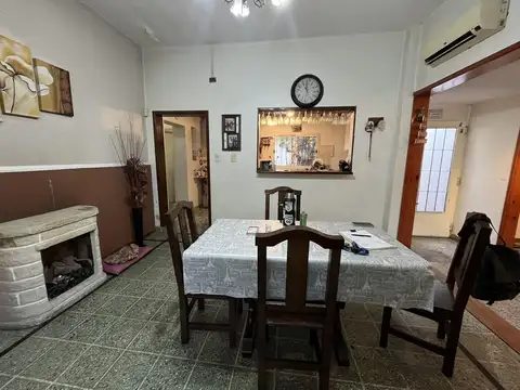 Casa 5 ambientes con 2 baños