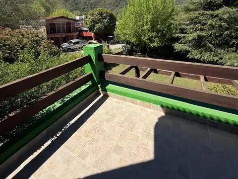 Casa 8 ambientes con 3 baños