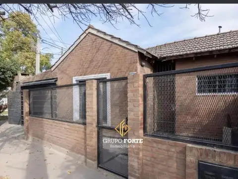 Oportunidad!! Casa en venta + Departamento