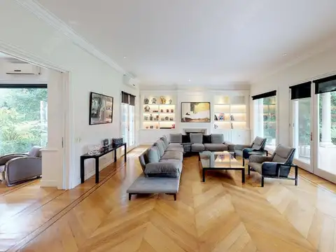 Casa 9 ambientes con 8 baños