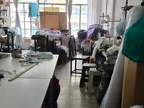 Ecuador 500- Once- Amplia Oficina con baño privado!