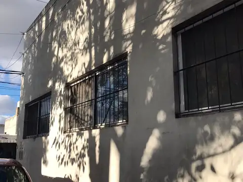 CASA 5 AMB MAL LOCAL Y COCHERA IDEAL TALLER DE COSTURA O SIMILAR