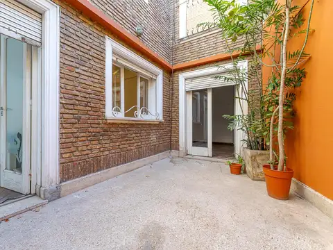 Departamento en planta baja con patio