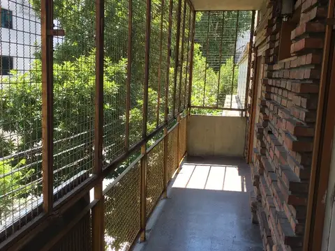 SEMIPISO 3 AMBIENTES AL FRENTE,  CON DEP. SERVICIO, GRAN BALCON  CORRIDO   OPORTUNIDAD  