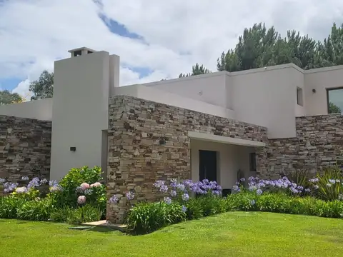 Casa en alquiler en Pinamar, barrio La Herradura