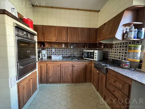 Casa 5 ambientes con 2 baños