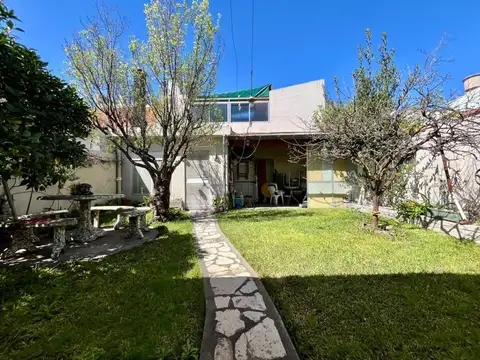CASA LOTE PROPIO 8.66X33M  COCH/ PARQUE V.URQUIZA