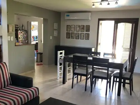Casa 4 ambientes con 2 baños