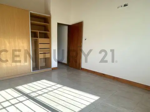 Casa de 2 Dormitorios, Patio, cochera para dos autos. VENADO TUERTO