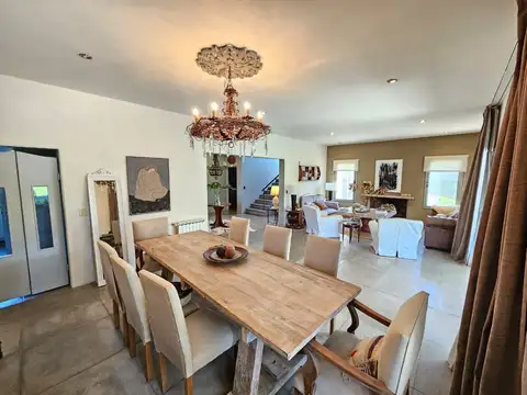 Casa 4 ambientes con 4 baños