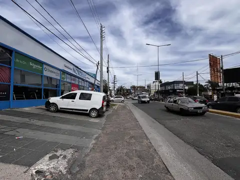 Local en Alquiler en Pilar Centro, $ 8.000.000