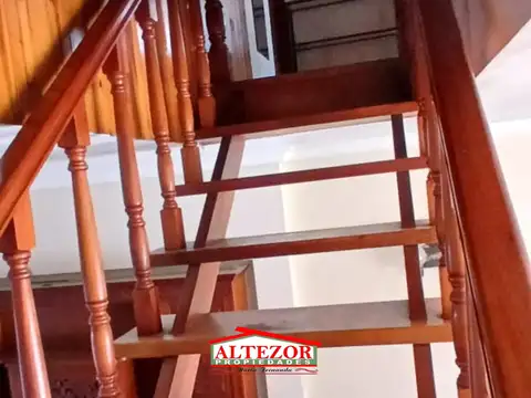 Casa en Alquiler con 1 cochera