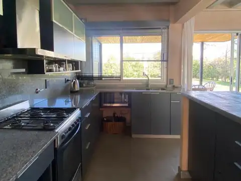 Casa 5 ambientes con 3 baños