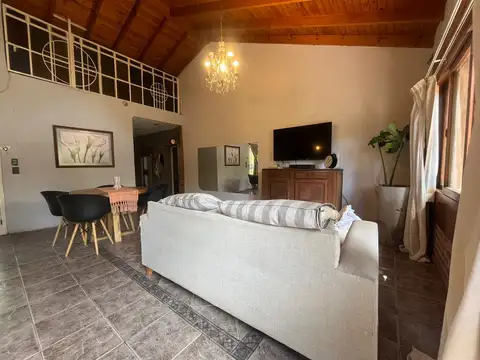 Casa en Venta con 2 cocheras