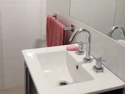 EXCELENTE MONOAMBIENTE A ESTRENAR,CON BALCON,3º PISO X ESC, A PASOS EST TREN,AV MAIPU Y CENTRO COM