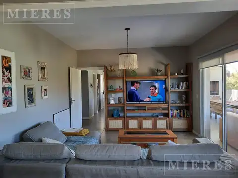 Casa en Alquiler Temporal con 2 cocheras