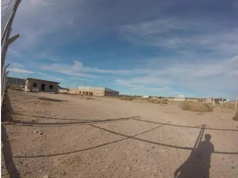 Alquilo terreno, ideal para base.