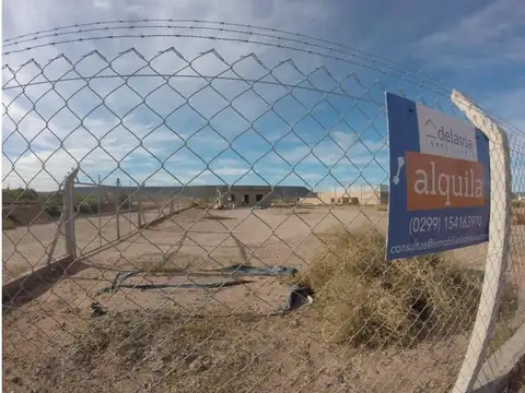 Alquilo terreno, ideal para base.