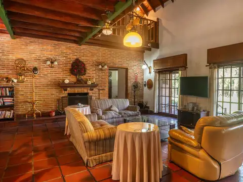 Casa Quinta en Venta-Ricardo Rojas, Lote 4200m2