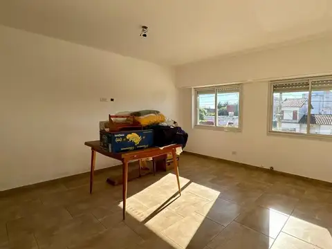 AVDA. VELEZ SARSFIELD Y BORDHABURU 800