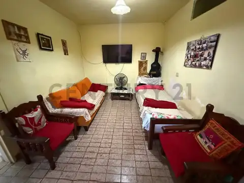 VENTA CASA 3 AMBIENTES MAS 2 LOCALES EN BELLA VISTA GARAGE Y JARDIN EXCELENTE UBICACION