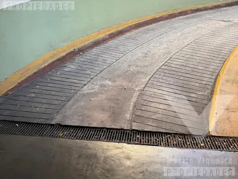 Cochera cubierta y fija en el barrio de Núñez. A metros de Av. Libertador