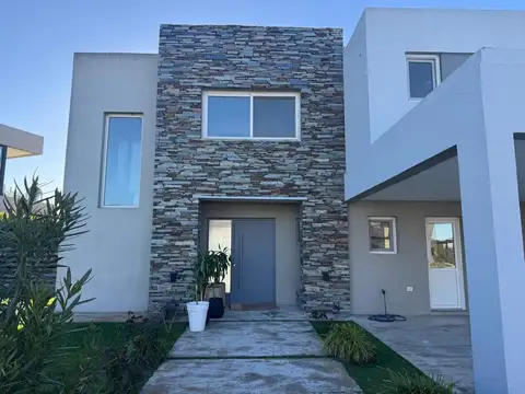 Casa en Alquiler de 4 dormitorios