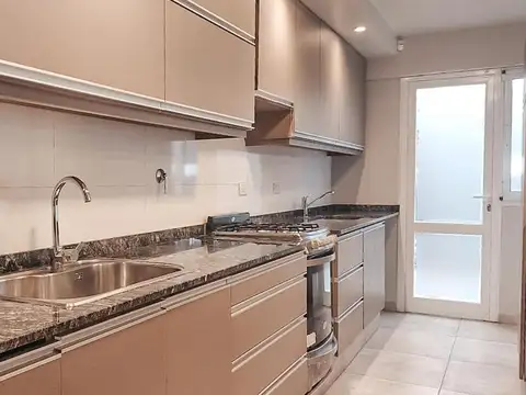 Casa 6 ambientes con 3 baños