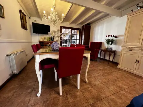 CASA 3 DORM 3 BAÑOS - PILETA CLIMATIZADA - PARQUE - COCHERA CUBIERTA - ZONA PARQUE - LOBOS